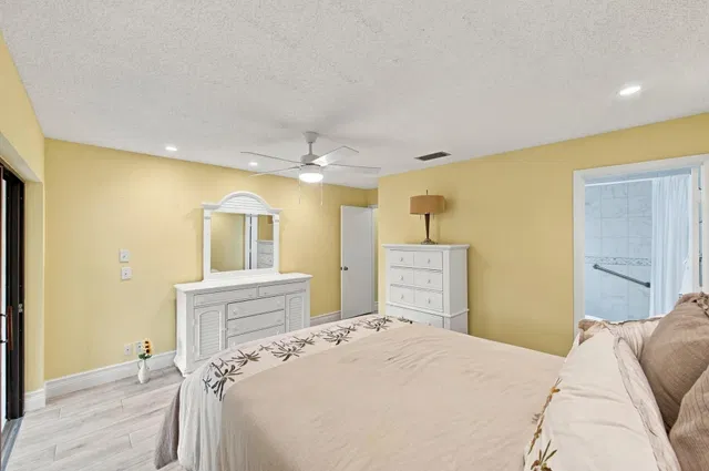 Unit C photo 25