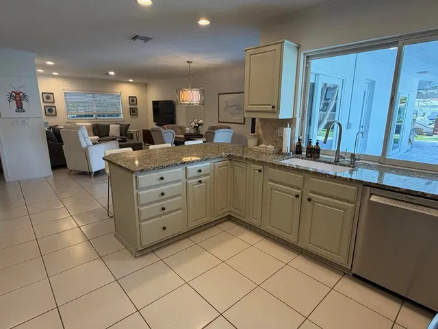 Residence photo 17