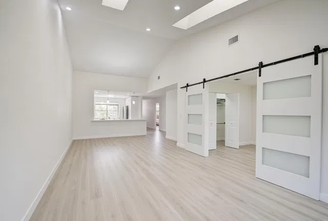 Residence photo 3