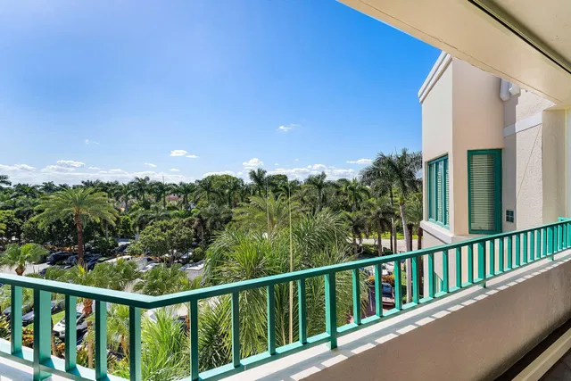 Mizner Court Unit PH14 photo 2