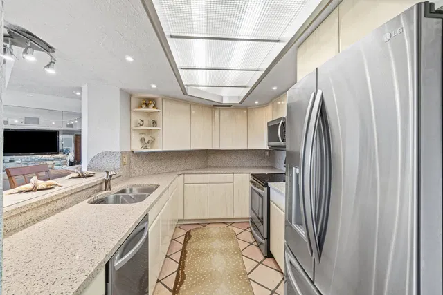 Mizner Court Unit PH14 photo 11