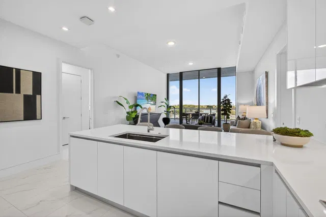 Nautilus 220 Unit 609 photo 14