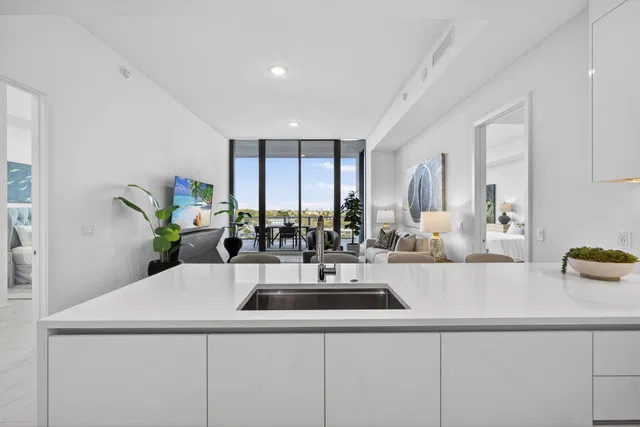 Nautilus 220 Unit 609 photo 15