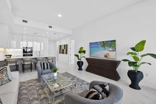 Nautilus 220 Unit 609 photo 21