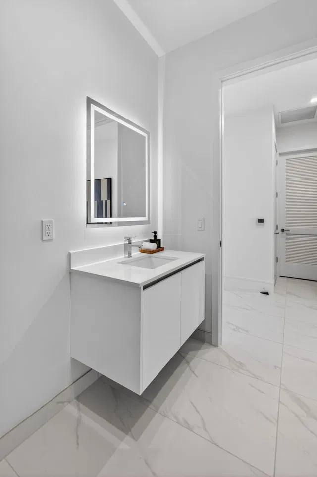 Nautilus 220 Unit 609 photo 24