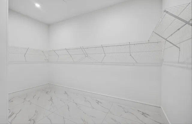 Nautilus 220 Unit 609 photo 35