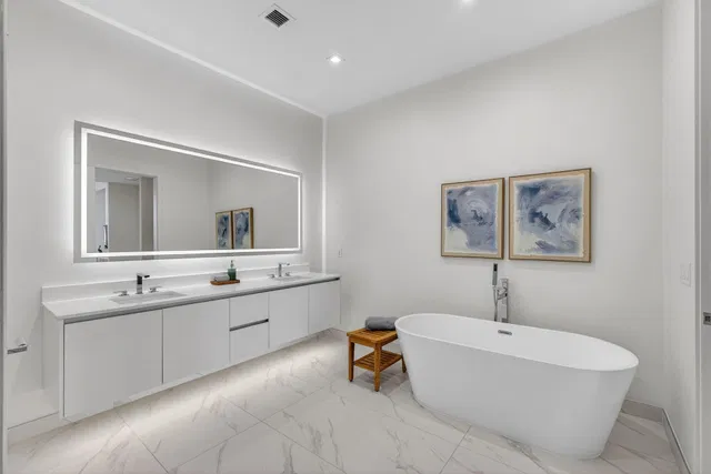Nautilus 220 Unit 609 photo 37