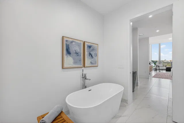 Nautilus 220 Unit 609 photo 38