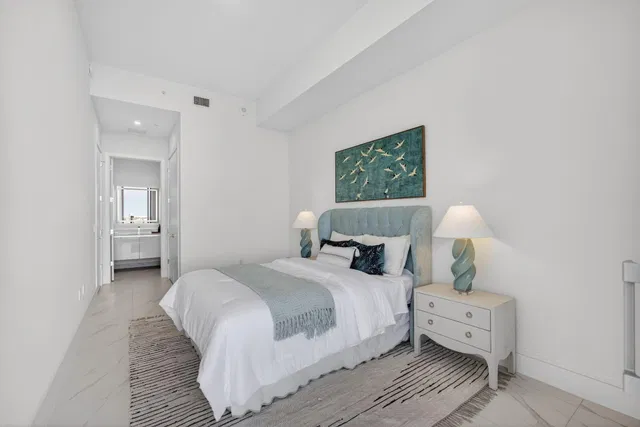 Nautilus 220 Unit 609 photo 43