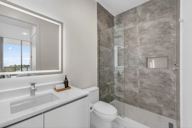 Nautilus 220 Unit 609 photo 45