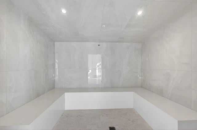 Nautilus 220 Unit 609 photo 98