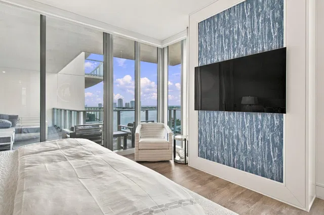 Nautilus 220 Unit 1423 photo 17