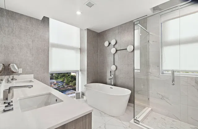 Nautilus 220 Unit 1423 photo 20
