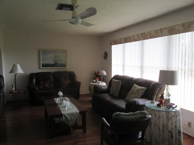 Unit 8 photo 9
