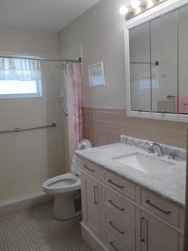 Unit 8 photo 14