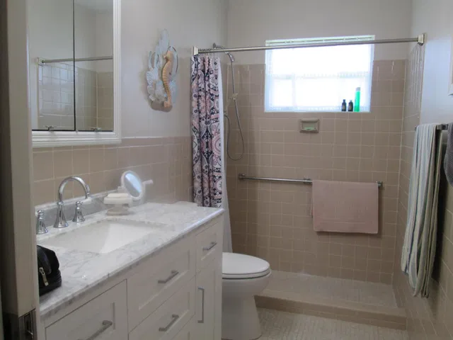 Unit 8 photo 18