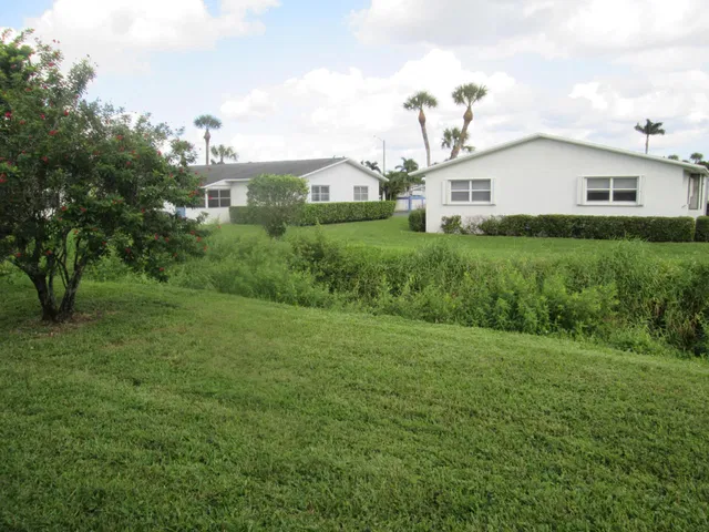 Unit 8 photo 30