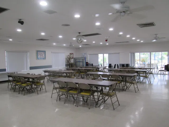 Unit 8 photo 33