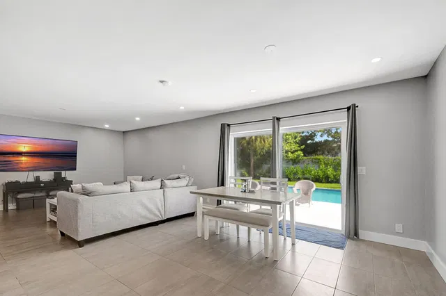Residence photo 11