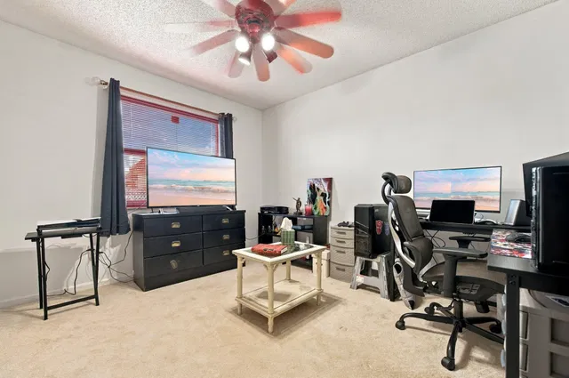 Residence photo 25