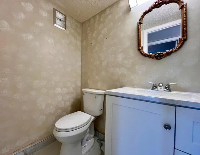 Unit 14 photo 8