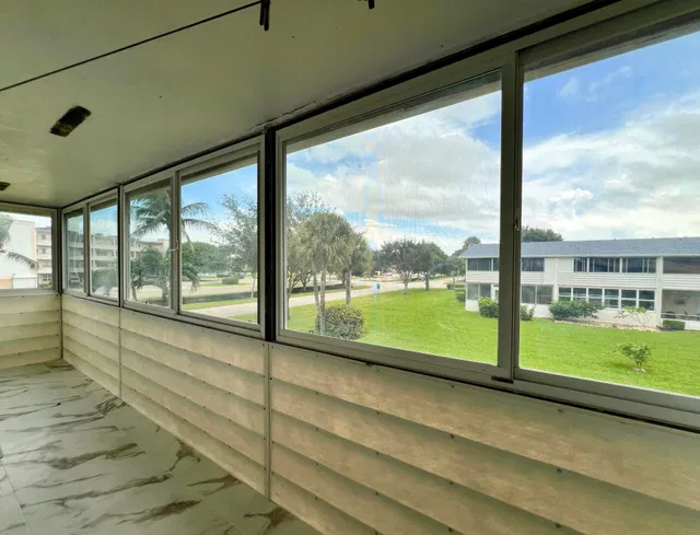 Unit 14 photo 10