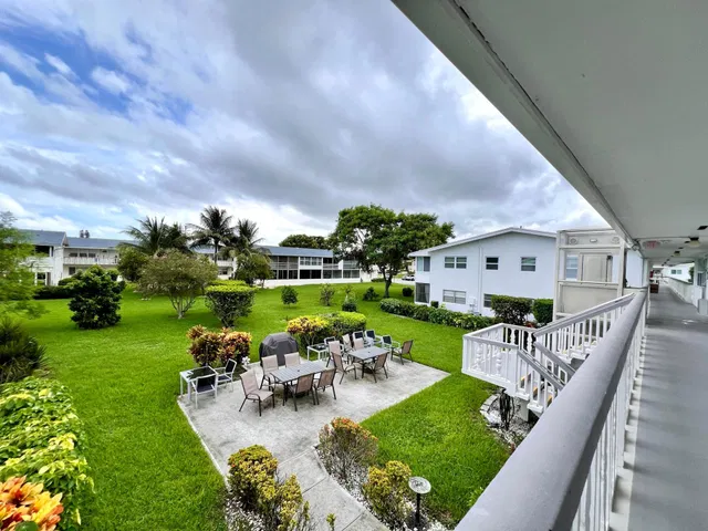 Unit 14 photo 11