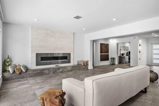 Residence photo 17