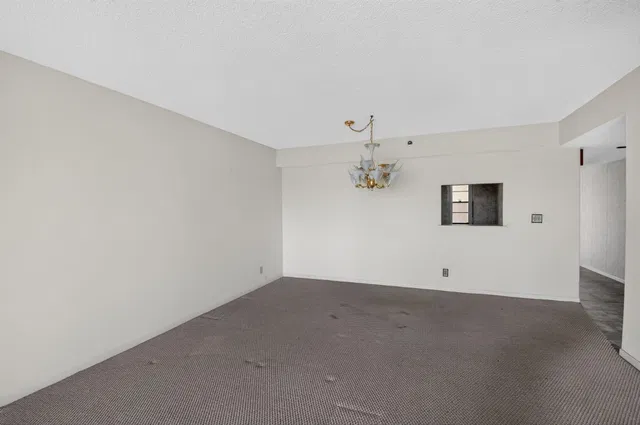 Unit 404 photo 5