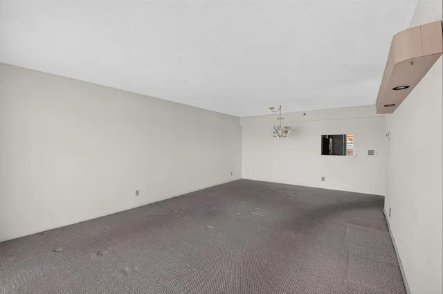 Unit 404 photo 12