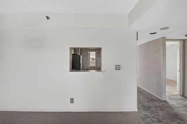 Unit 404 photo 13