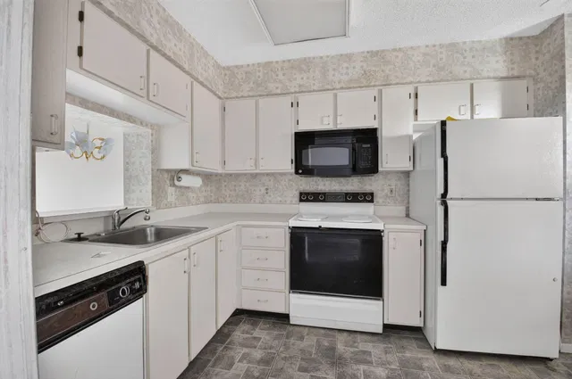 Unit 404 photo 14