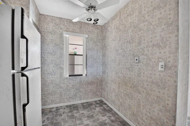 Unit 404 photo 17