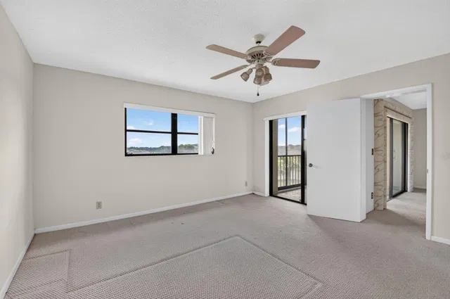 Unit 404 photo 19