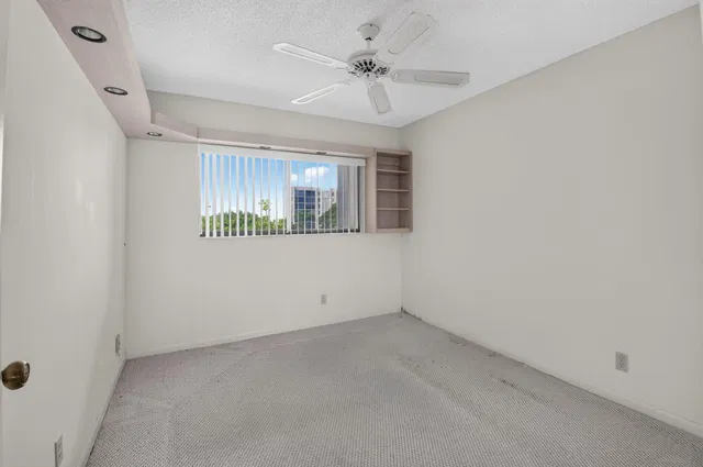 Unit 404 photo 22