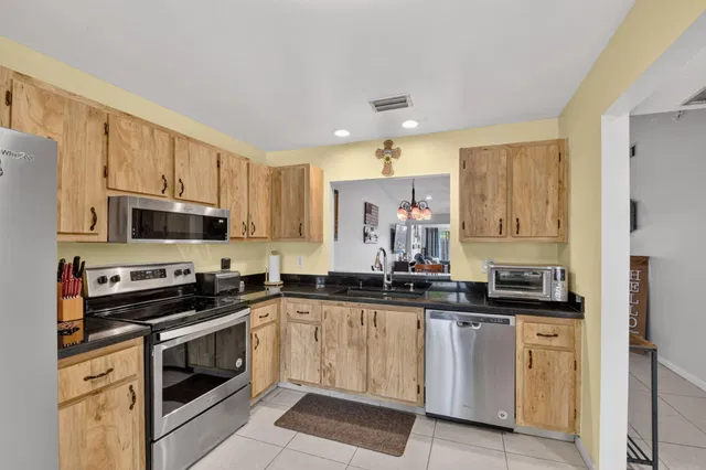  Residence photo 6