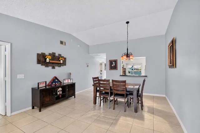  Residence photo 9