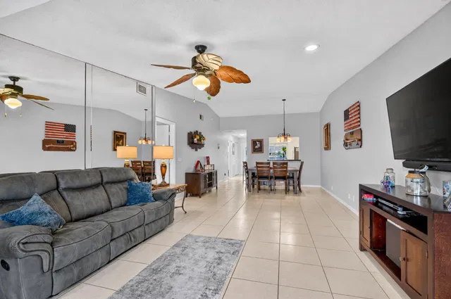  Residence photo 12