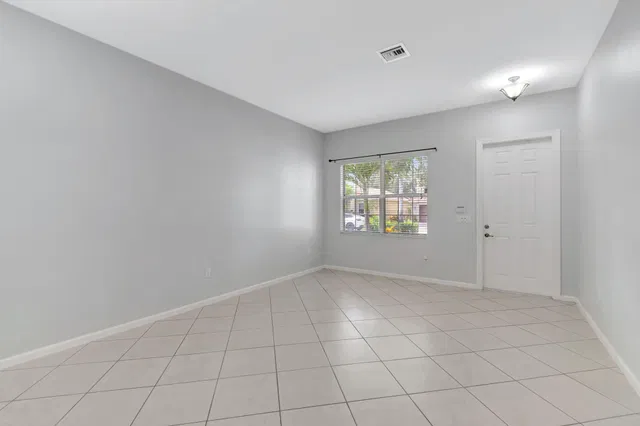  Residence photo 8