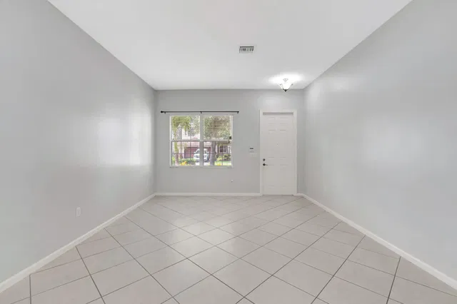  Residence photo 9