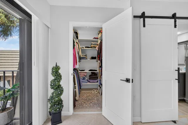 Residence photo 32