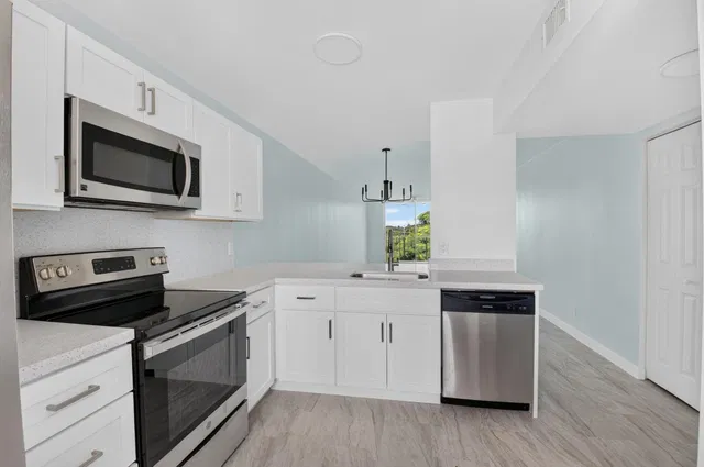 Unit 408 photo 18