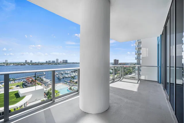 Nautilus 220 Unit 1202 photo 9