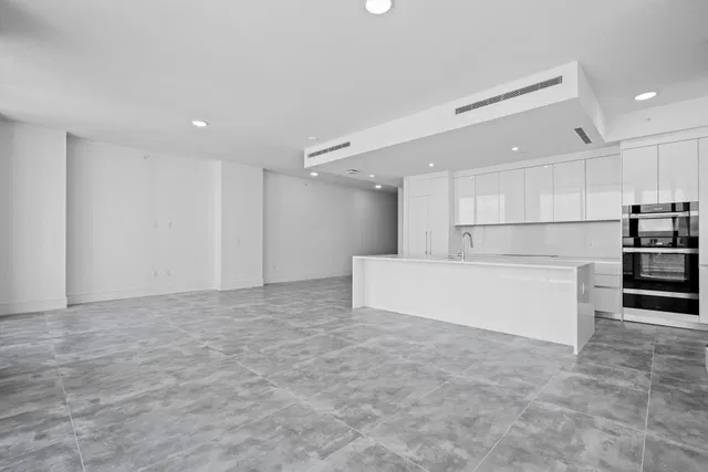 Nautilus 220 Unit 1202 photo 10