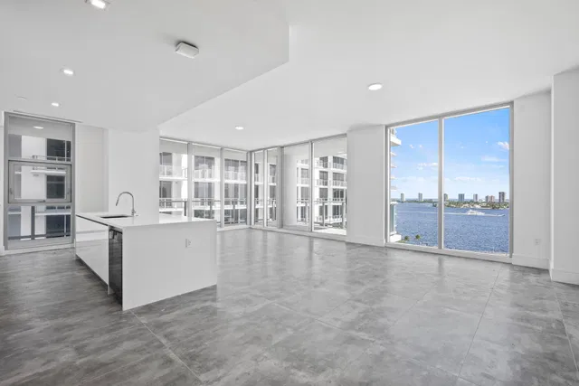 Nautilus 220 Unit 1202 photo 11