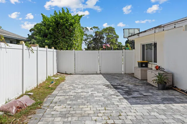 Residence photo 25