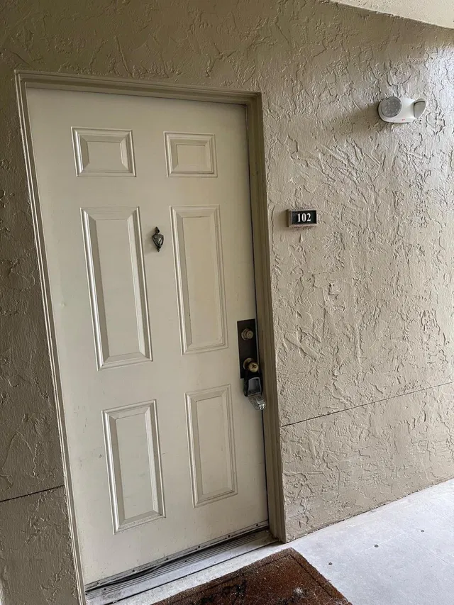 Unit 4-102 photo 2