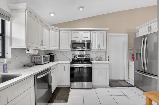  Residence photo 4