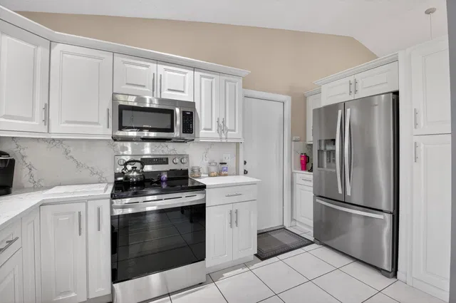  Residence photo 5