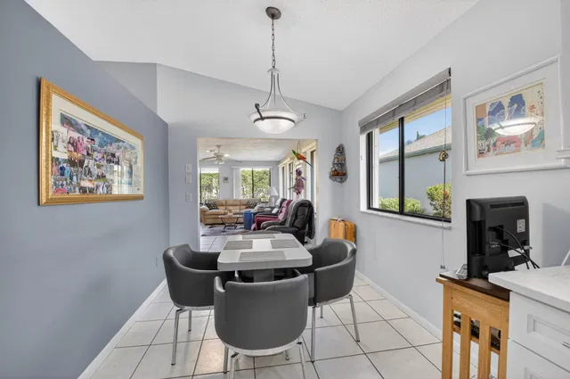  Residence photo 6